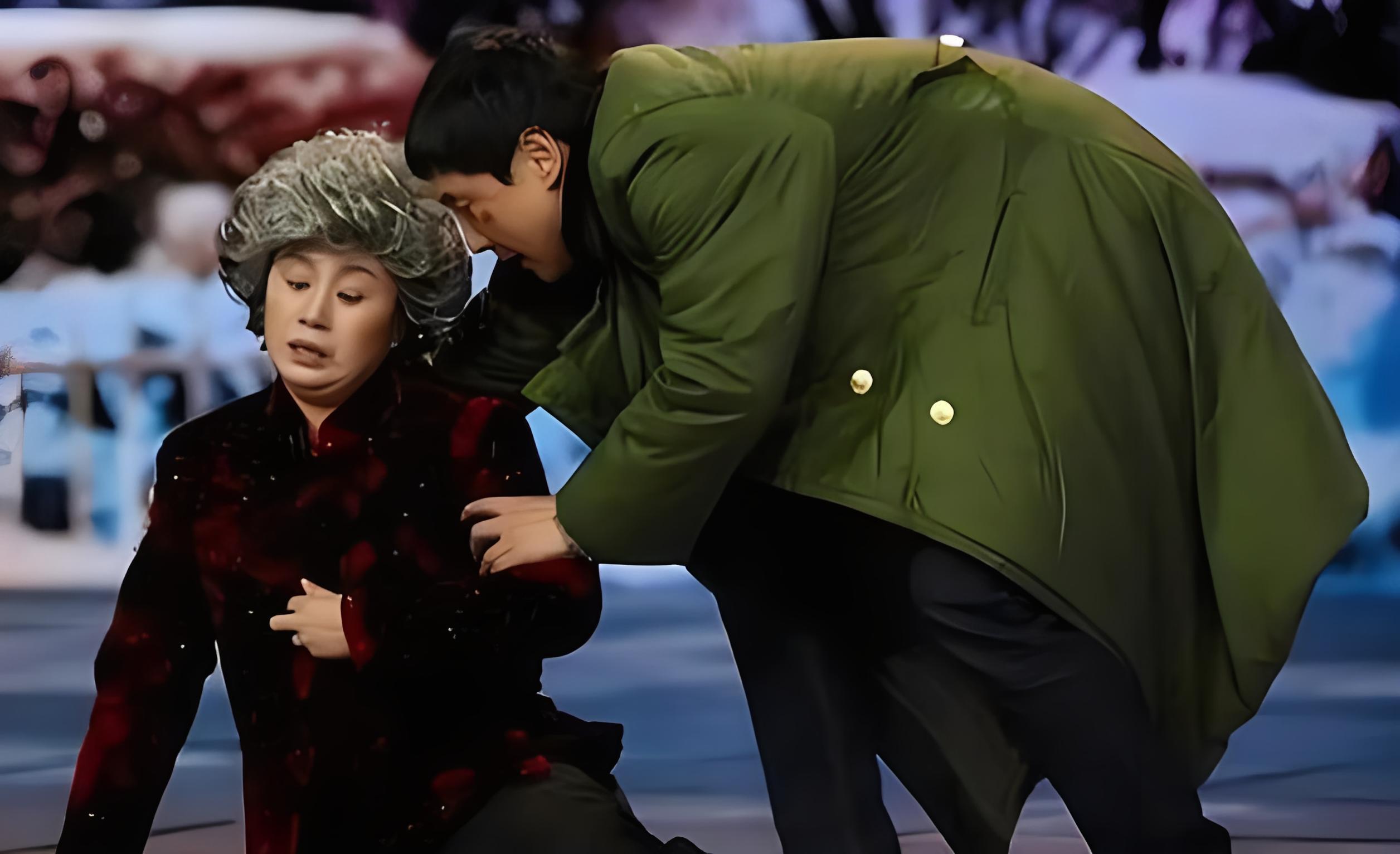 足球直播-科维托娃迎来三赛季出色发挥，美国队观众热烈欢呼！赢得满堂喝彩-足球直播