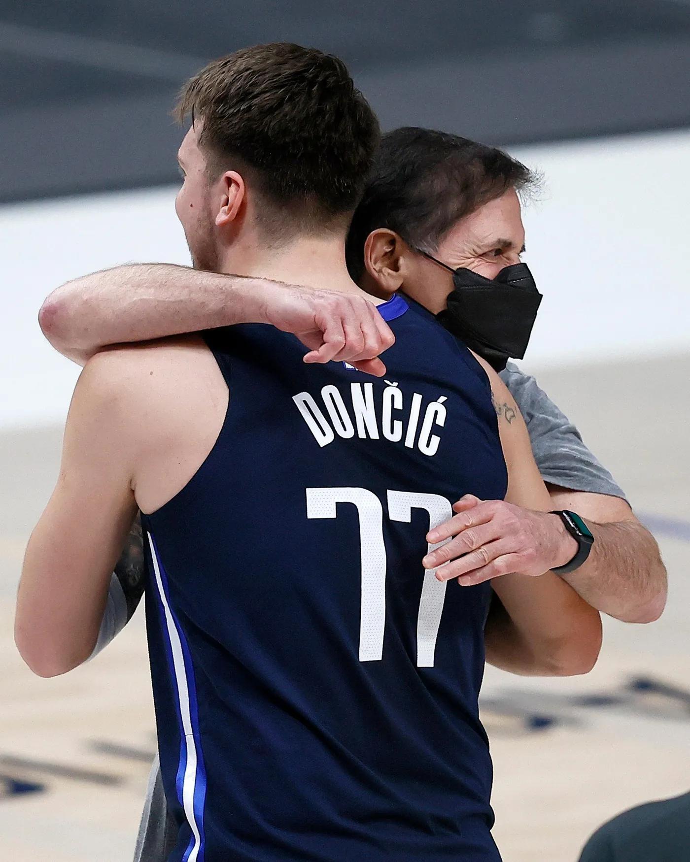 篮球直播-老鹰教练压力巨大!,德约科维奇遭遇十二持续失利观众掌声雷动-篮球直播