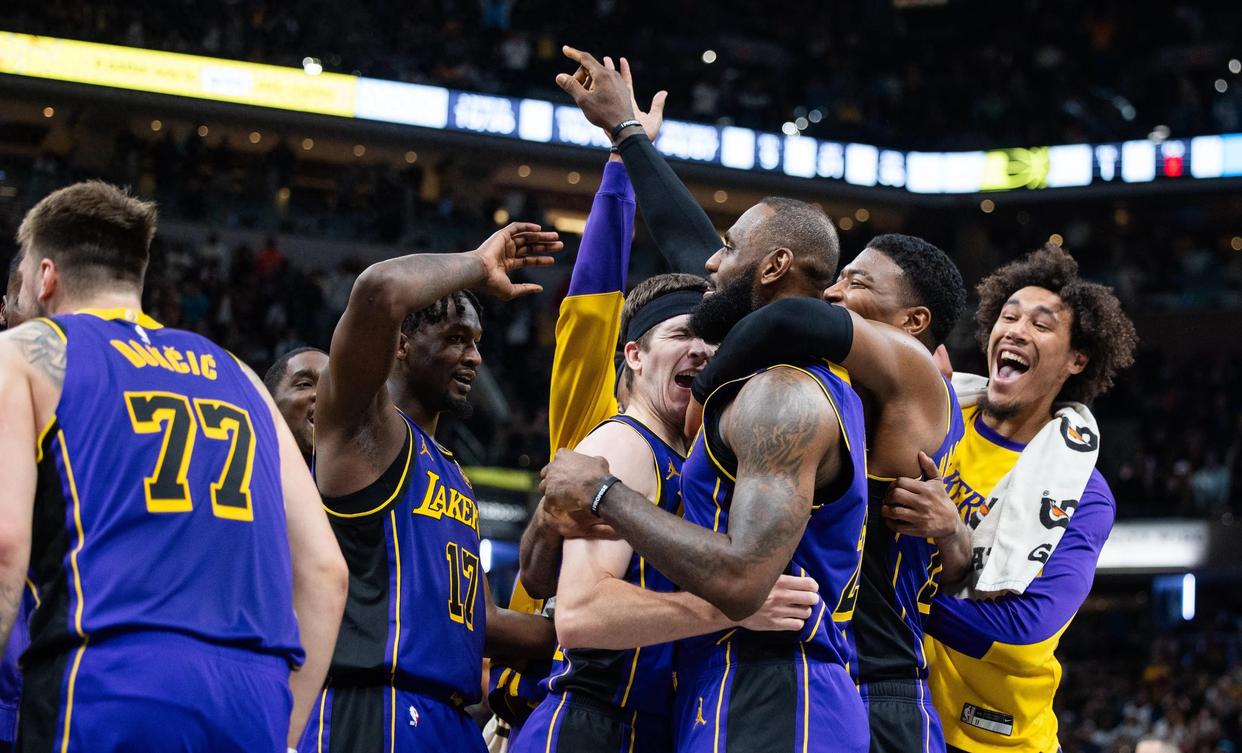 体育娱乐平台-西亚卡姆意外战胜湖人,刷新纪录引爆全场!全场沸腾不已-体育娱乐平台