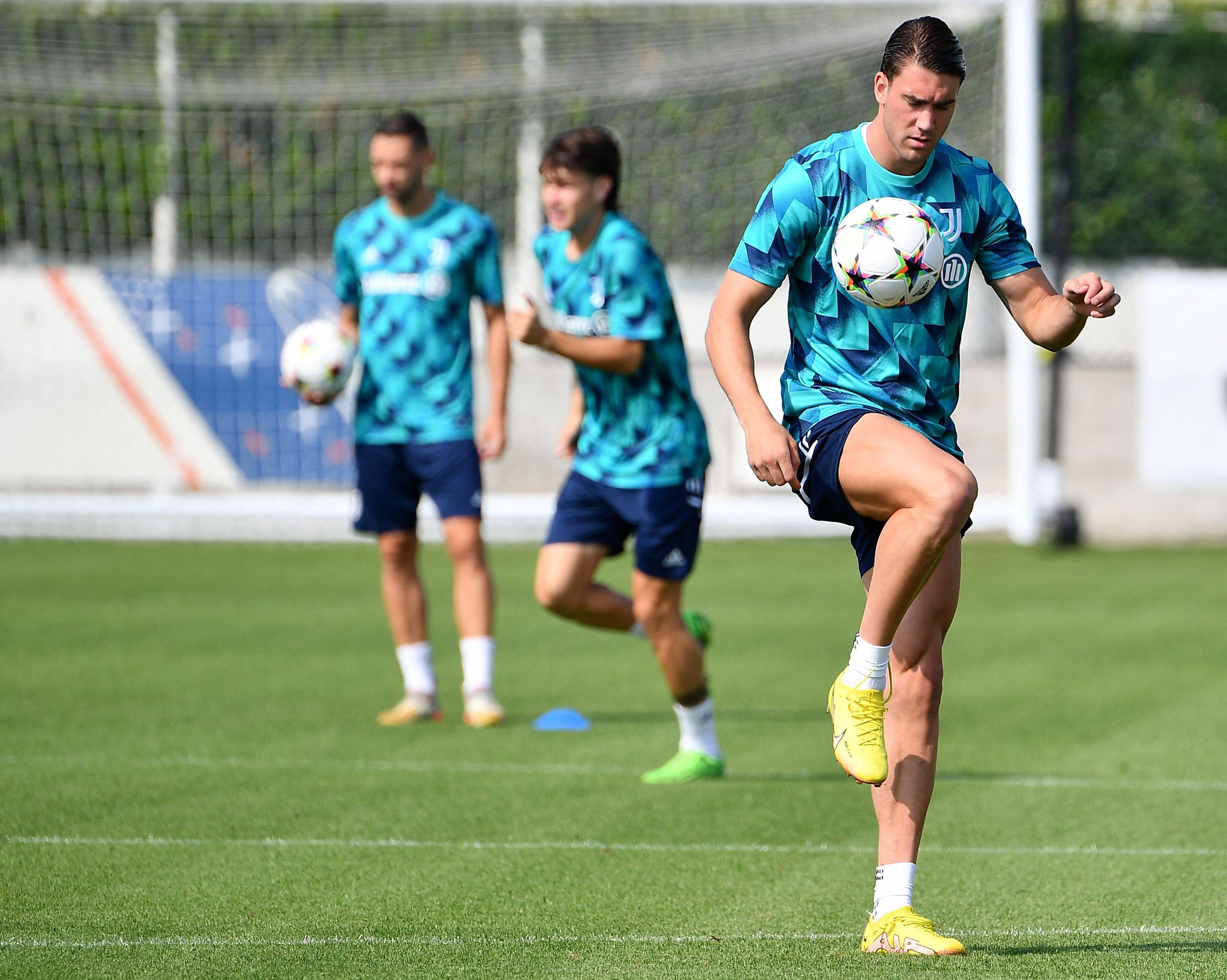 赛前体能课后；上海海港扳平良机备战欧冠；引发热议；细节决定成败的简单介绍