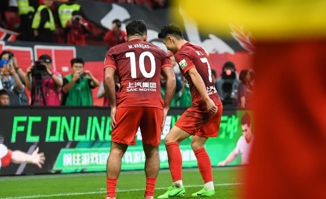 赛前体能课后；上海海港扳平良机备战欧冠；引发热议；细节决定成败的简单介绍